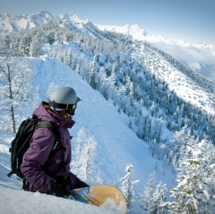 © Panorama Fantastische Aussicht in unberührter Natur beim Heliskiing.