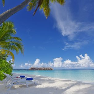 © Angaga Island Resort