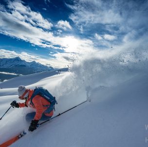 © White Wilderness Heliskiing