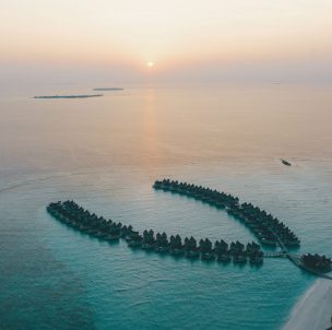 © Mövenpick Resort Kuredhivaru Maldives