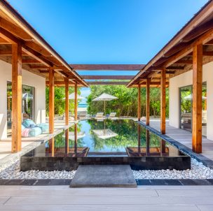 © Mövenpick Resort Kuredhivaru Maldives