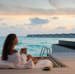 © Mövenpick Resort Kuredhivaru Maldives